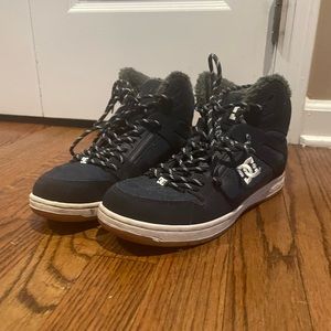 Dcshoeco fleece lined skate sneaker